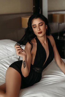 Ruya, escort at Marina, 29 years old.